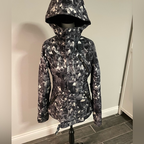 Burton Jackets & Blazers - Burton Women’s Snowboarding Jacket Size Small